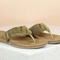 Inc.5 EMBROIDED FLAT THONG Embroidery