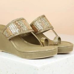Inc.5 EMBROIDED PLATFORM THONG Embroidery