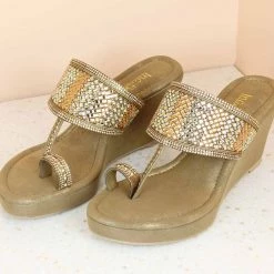 Inc.5 EMBROIDED PLATFORM THONG Embroidery