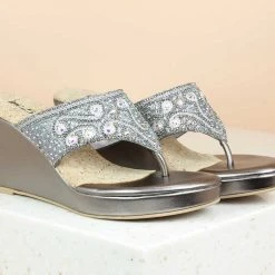 Inc.5 Embroidery VEDGE HEEL EMBROIDED THONG