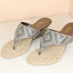 Inc.5 Embroidery VEDGE HEEL EMBROIDED THONG