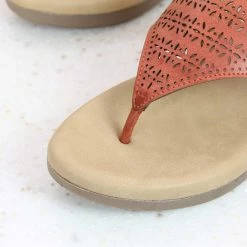 Inc.5 CUTWORK COMFORT THONG-RUST SALE