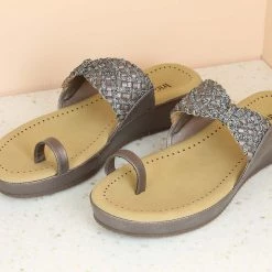 Inc.5 WOVEN COMFORT TOE POST