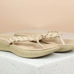 Inc.5 COMFORT WOVEN THONG