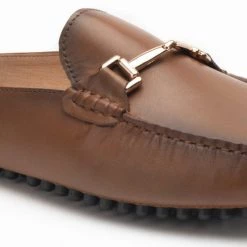 Heel & Buckle London Bare Brown Close-Toe Slipons