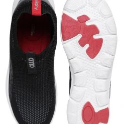 AMP Men Textured Slip-On Sneakers