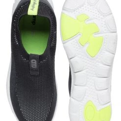 AMP Men Textured Slip-On Sneakers