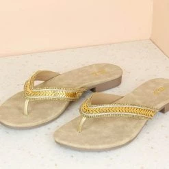 Inc.5 EMBROIDED FLAT THONG