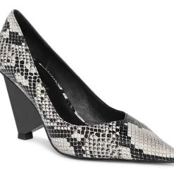 Heel & Buckle London WOMEN Snake Print Triangular Pumps